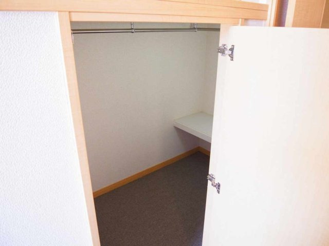 レオパレスグリーンプラザ湘南の内装|明るい室内です