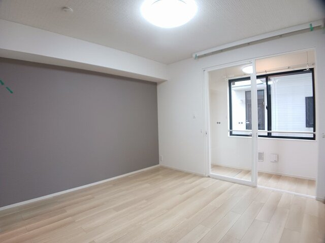 カレント湘南の内装|明るい室内です