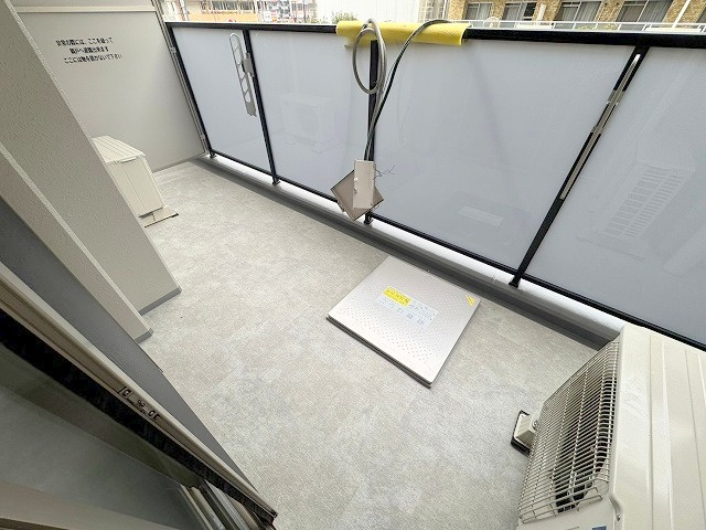 STANDZ新大阪のバルコニー