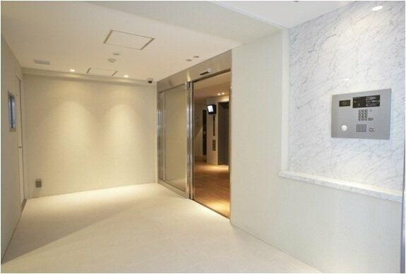プライムアーバン千歳船橋のエントランス|■シューズクローゼット