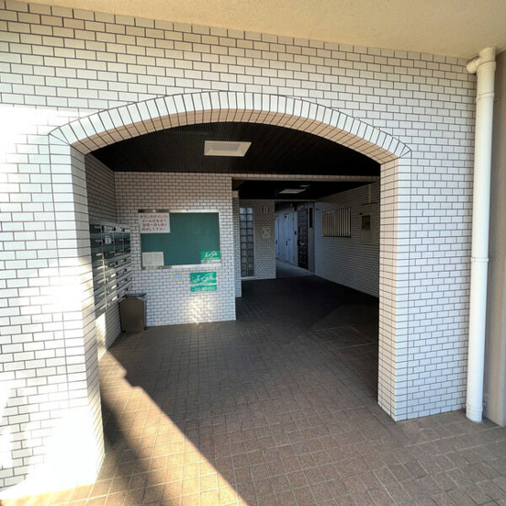 【エントランス】ファミール大畑
