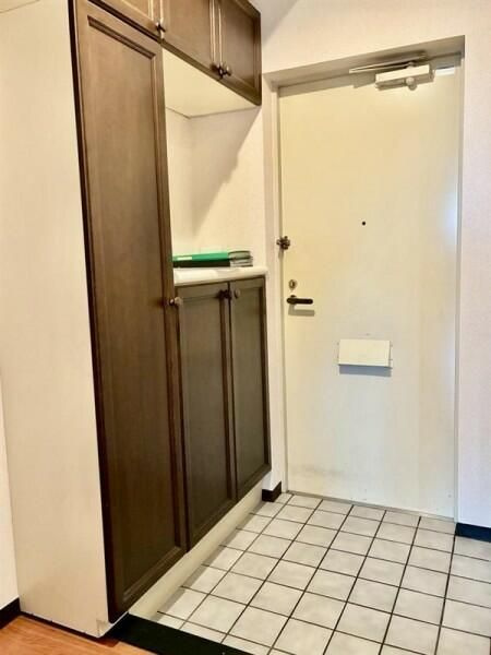 シティハイツ根津の玄関