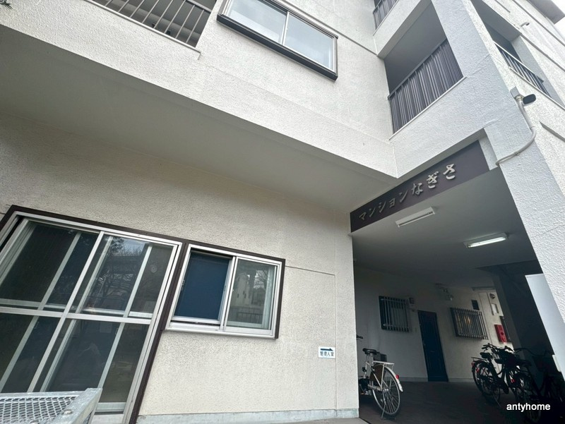 マンションなぎさ　仲介手数料無料のエントランス