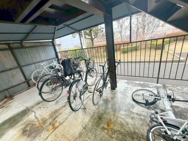 マンションなぎさ　仲介手数料無料の駐車場
