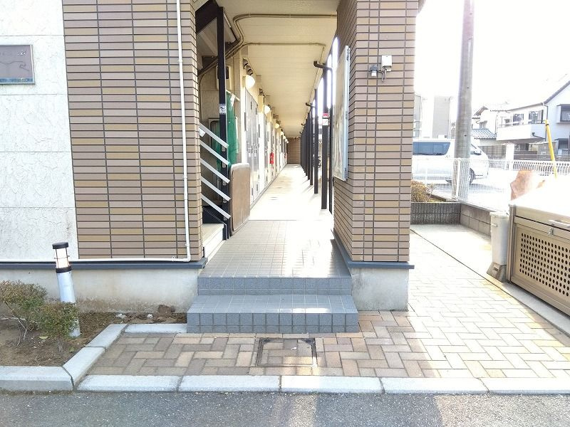 レオパレスマロンハイツのエントランス