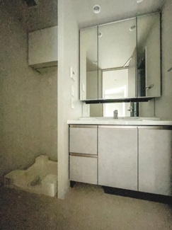 【洗面所】 | ロイヤルパークス品川 | ※写真は同タイプ住戸です。