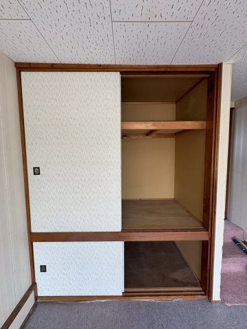 緑ヶ岡５丁目11-1貸家の収納