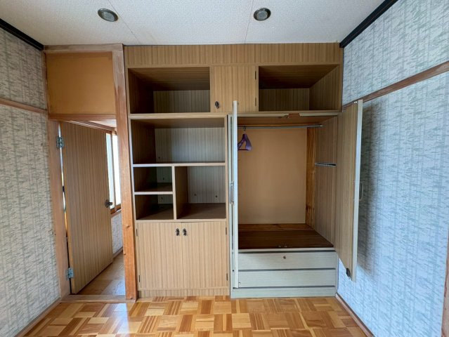 緑ヶ岡５丁目11-1貸家の収納
