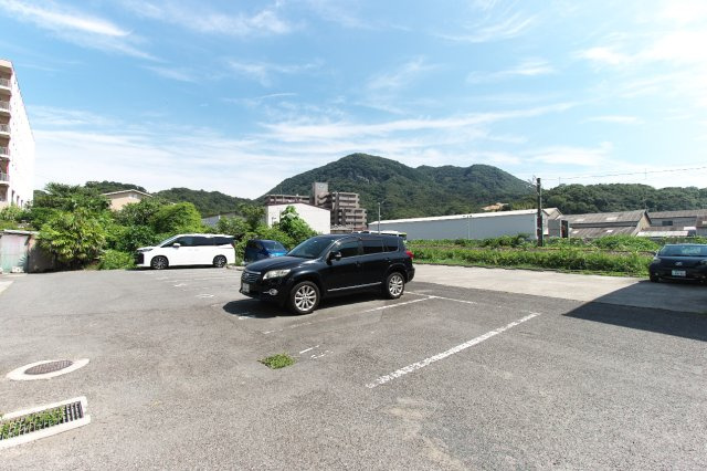 西岡金物（岡本）駐車場