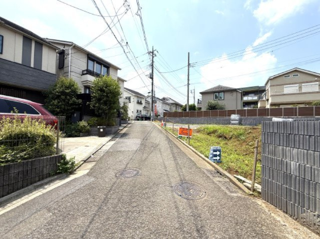 【周辺】 | 【仲介手数料４６０万円が無料！】■成城学園駅１２分■東南角地■高台からの眺望良好 | 諸費用４６０万円ＯＦＦ！
決算キャンペーン中！
家計応援サービスの限界に挑戦中！
■成城学園駅１２分（坂のない道のり）
■東南角地
■高台からの眺望良好
■各ハウスメーカーをお安くご紹介可