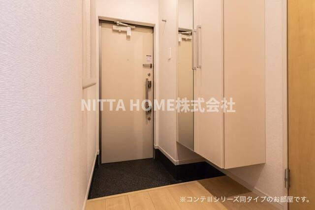 ポルトキアーロの玄関|【イメージ写真】玄関にミラー付きのシューズボックスが付きます◎