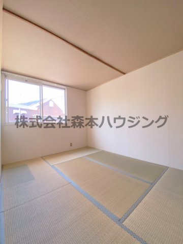 【和室】 | 　ハイツ千鶴1 | 和室ならではの温かな和の空間で寛ぎの時間を過ごせます