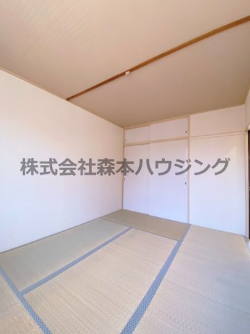 【寝室】 | 　ハイツ千鶴1 | 落ち着いて過ごせるお部屋なので、寝室にいかがでしょうか