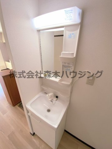 【独立洗面台】 | 　ハイツ千鶴1 | 朝の身支度には欠かせない独立洗面化粧台