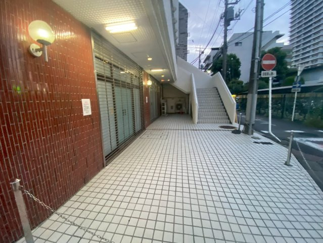 エガワプラザビルのエントランス