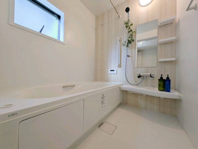 中古戸建て　昭島市美堀町2丁目の浴室|【Bath room】
◆バスルーム◆一日の疲れをゆっくり癒せる落ち着いたバスルーム。浴室乾燥機付きで天候を気にせず洗濯でき、毎日の暮らしにも便利な空間です。