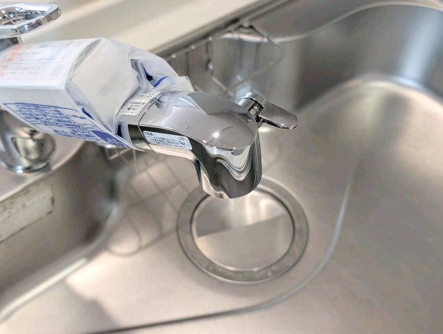 中古戸建て　昭島市美堀町2丁目のキッチン|【Water cleaner】
◆浄水器◆蛇口から流れ出すお水はクリーンでいつも楽しめます。また浄水器内臓シャワー混合栓なので場所取らずのスッキリとしたスタイルです。