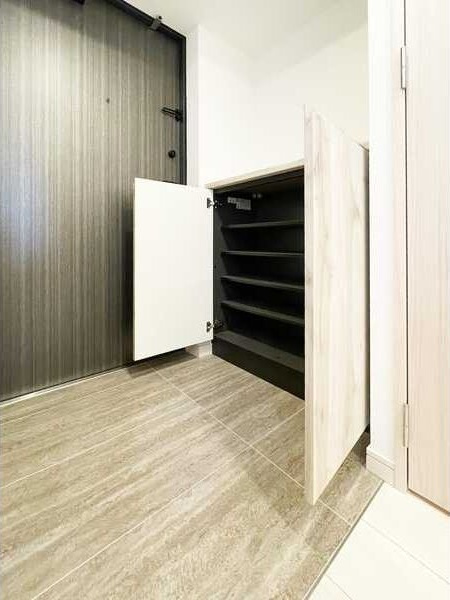 S-RESIDENCE金山altano(アルターノ)の玄関