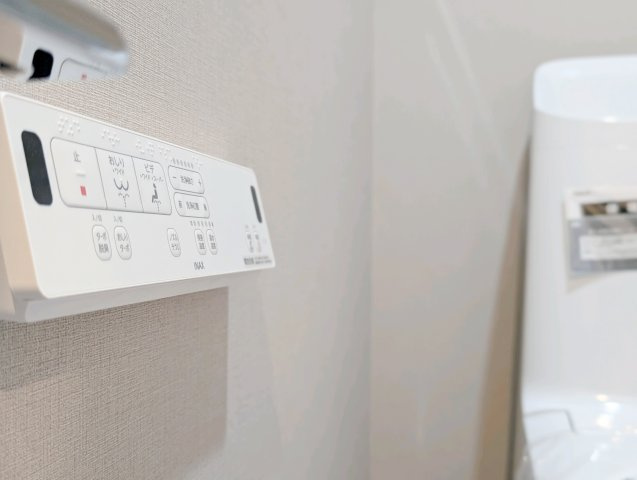 ヴェルドミール羽村のトイレ|【Warm water flush toilet】
◆温水洗浄便座付きトイレ◆お掃除も楽々。快適に過ごすためには今や欠かせない設備の一つです。壁掛けリモコンで使いやすくいつでも清潔に保てます。