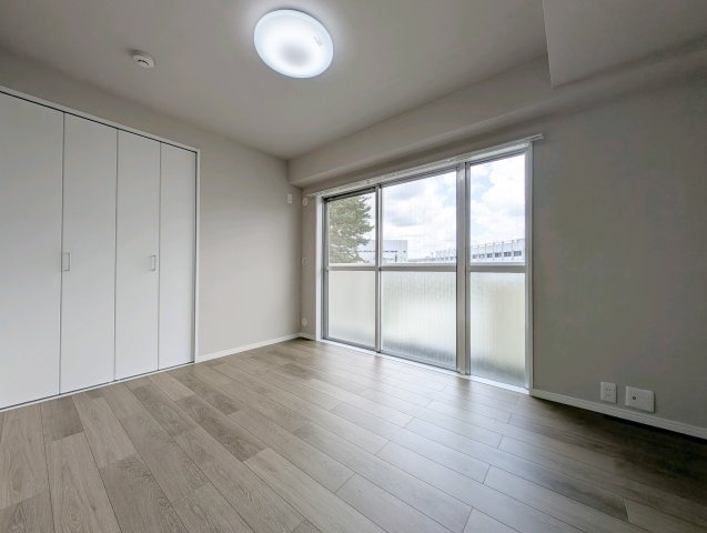 ヴェルドミール羽村の洋室|【smart room】
◆機能性を備えた空間◆シンプルな形状で家具配置がしやすく、生活スタイルに合わせた使い方が可能。日常に取り入れやすい洋室です。