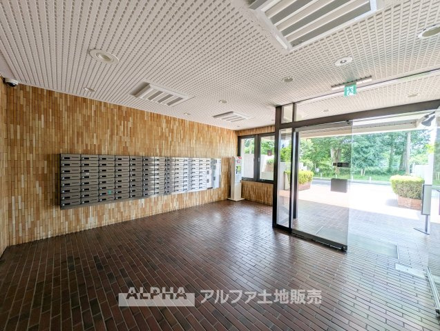 ヴェルドミール羽村のロビー|【Lobby】
◆ロビー◆管理が行き届いたロビーは、毎日の行き帰りを気持ちよく迎えてくれる空間。住まい全体に安心感と清潔感を感じられます。