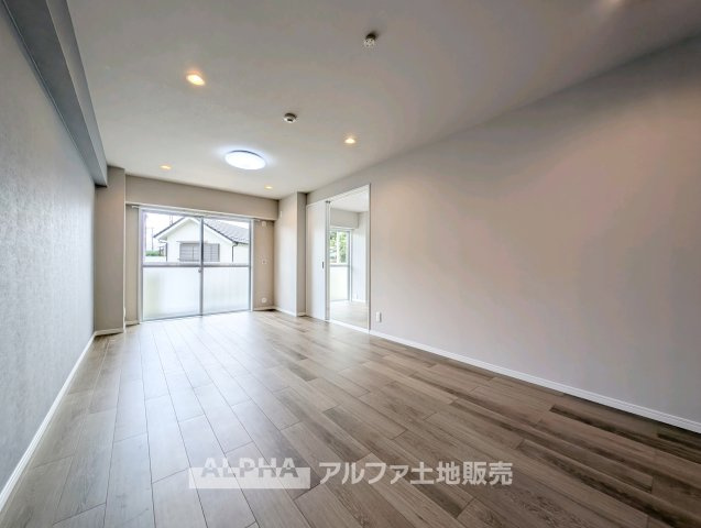 ヴェルドミール羽村の居間・リビング|【Time Together】
◆日常を彩る空間◆
食事や会話、読書や映画鑑賞など、ご家族それぞれの過ごし方を受け止めるリビング。何気ない日常を心地よい時間へとつなげます。