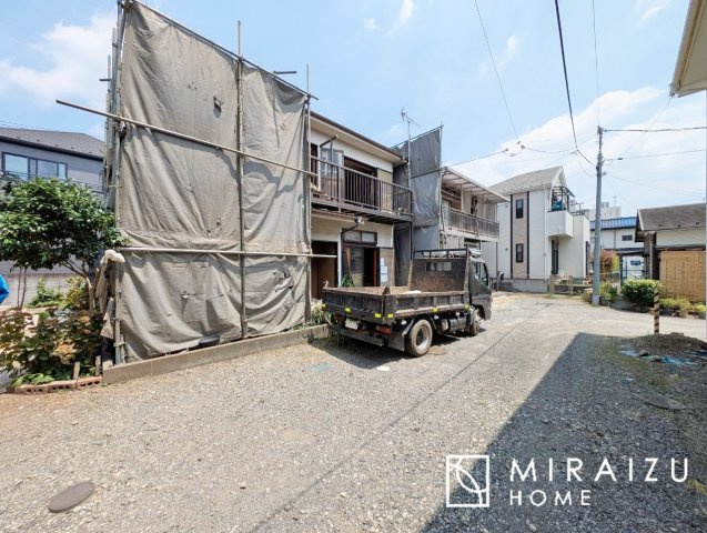 【前面道路含む現地写真】 | お車の運転に自信のない方でも安心かなと思います。とても解放感があり、日当たりも気持ちよさそうです。