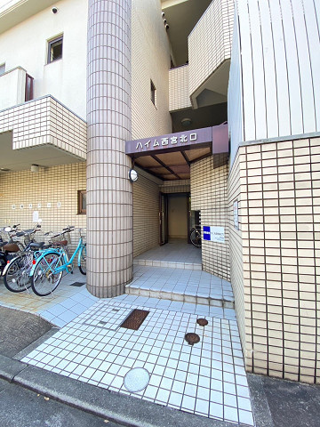 ハイム西宮北口のエントランス
