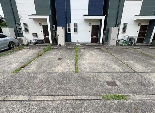 炭の家Ⅱ⻑良町４丁⽬Ｂの駐車場