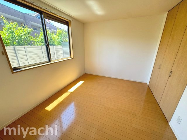 徳島市中島田町２丁目のアパートの洋室