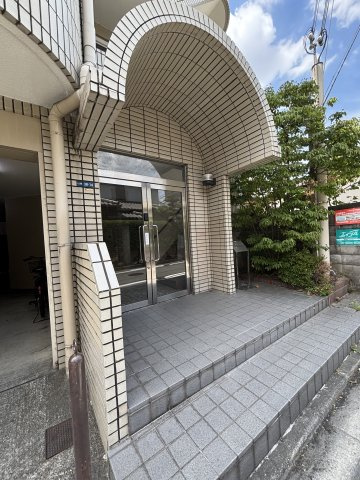マンションアフルエンスのエントランス