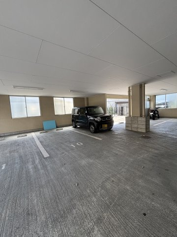 マンションアフルエンスの駐車場