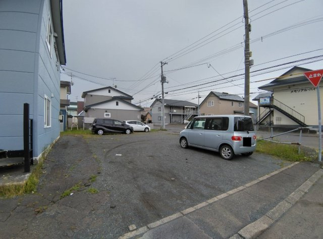 レジデンス山栄の駐車場