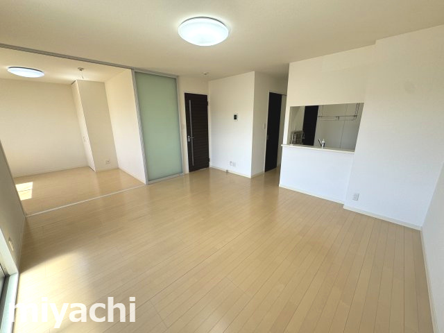コートクレールⅡ番館の居間・リビング