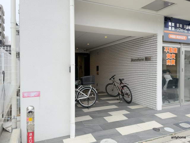 モノトーン難波　仲介手数料無料のエントランス