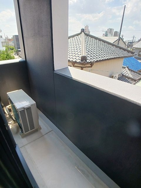 ハーモニーハイツ高畑のバルコニー