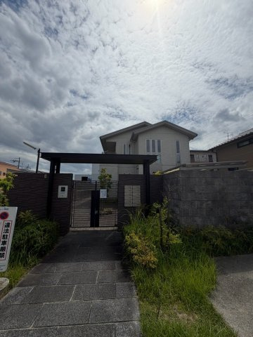 シャーメゾン鮎川のエントランス