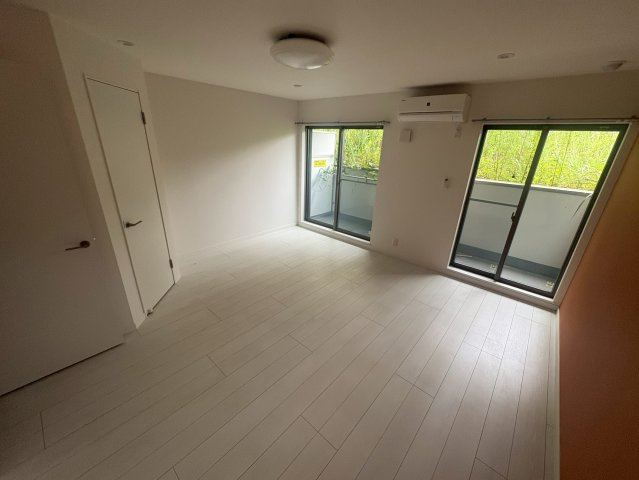 吹田市垂水町１丁目の賃貸マンションの居間・リビング