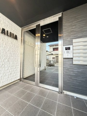 CASACALMAのエントランス