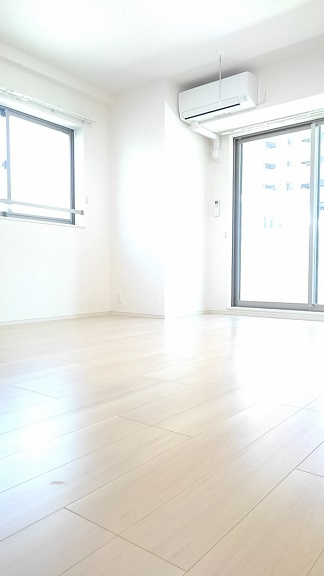 横浜市港北区新横浜１丁目の賃貸マンションの居間・リビング