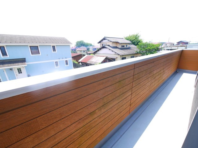 八街市榎戸　中古戸建のバルコニー|内装リフォーム済令和8年7月　敷地約130坪 駐車4台可 リビング約27.7帖 SIC WIC付