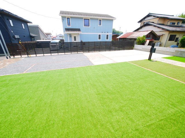 八街市榎戸　中古戸建の庭|内装リフォーム済令和8年7月　敷地約130坪 駐車4台可 リビング約27.7帖 SIC WIC付