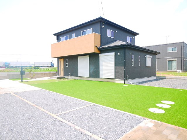 八街市榎戸　中古戸建の庭|内装リフォーム済令和8年7月　敷地約130坪 駐車4台可 リビング約27.7帖 SIC WIC付