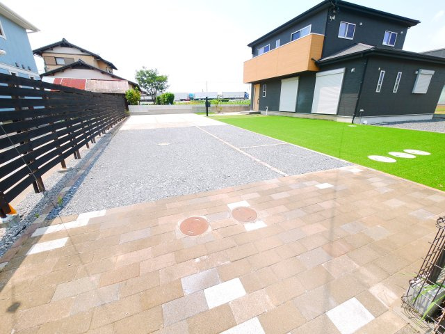 八街市榎戸　中古戸建の駐車場|内装リフォーム済令和8年7月　敷地約130坪 駐車4台可 リビング約27.7帖 SIC WIC付