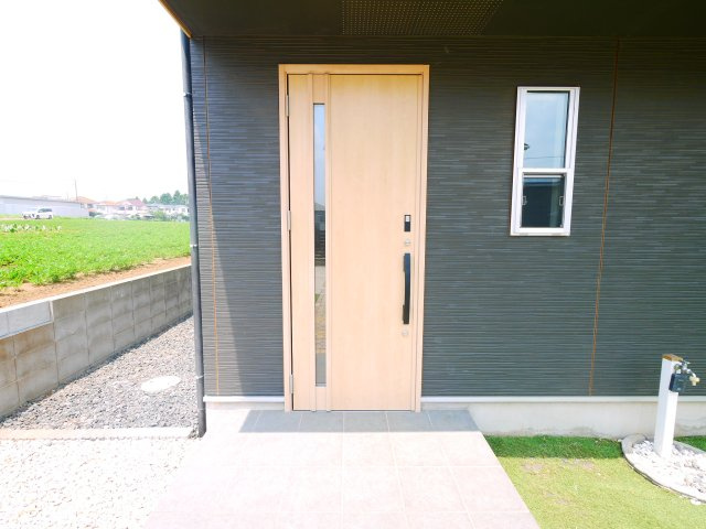 八街市榎戸　中古戸建の庭|内装リフォーム済令和8年7月　敷地約130坪 駐車4台可 リビング約27.7帖 SIC WIC付
