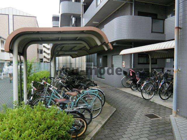 サンハート南茨木の駐車場