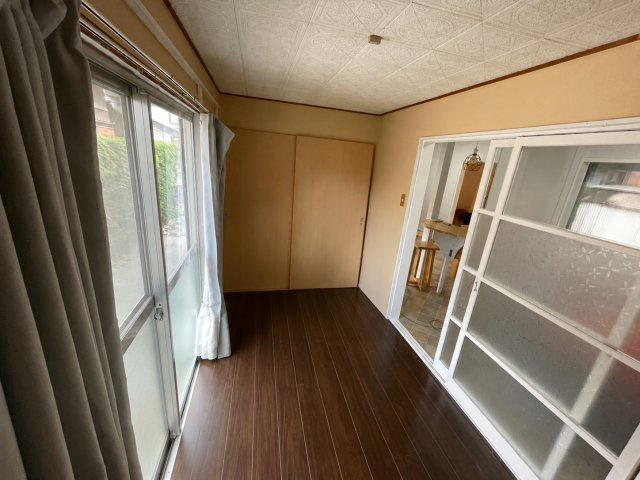 野中町貸家Aの洋室