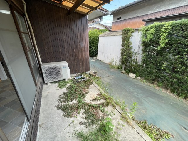野中町貸家Aの庭