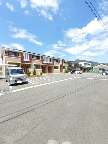 フェリーチェの駐車場