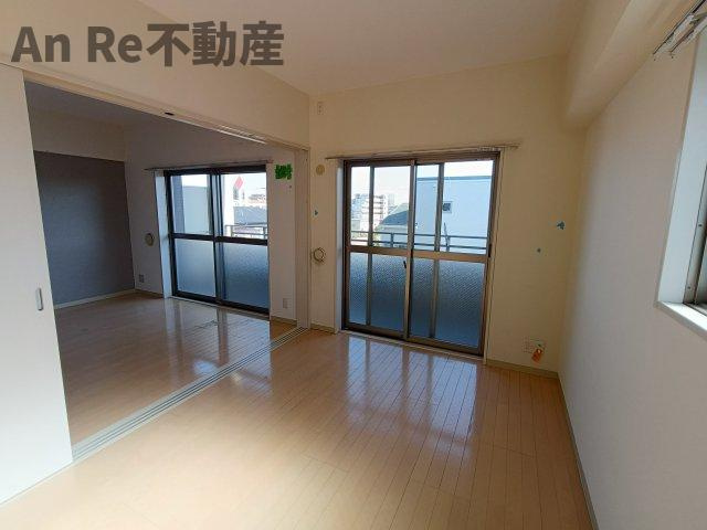 川口市東川口４丁目の賃貸マンションの居間・リビング